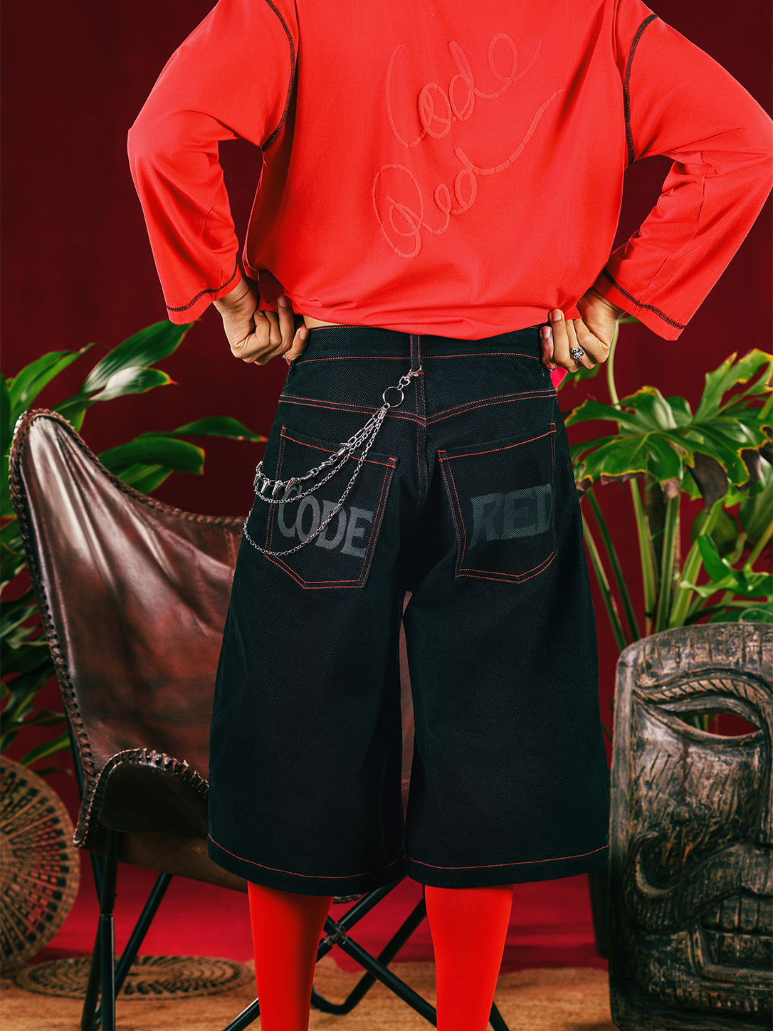 Black Insignia Bermuda Jort — Unisex
