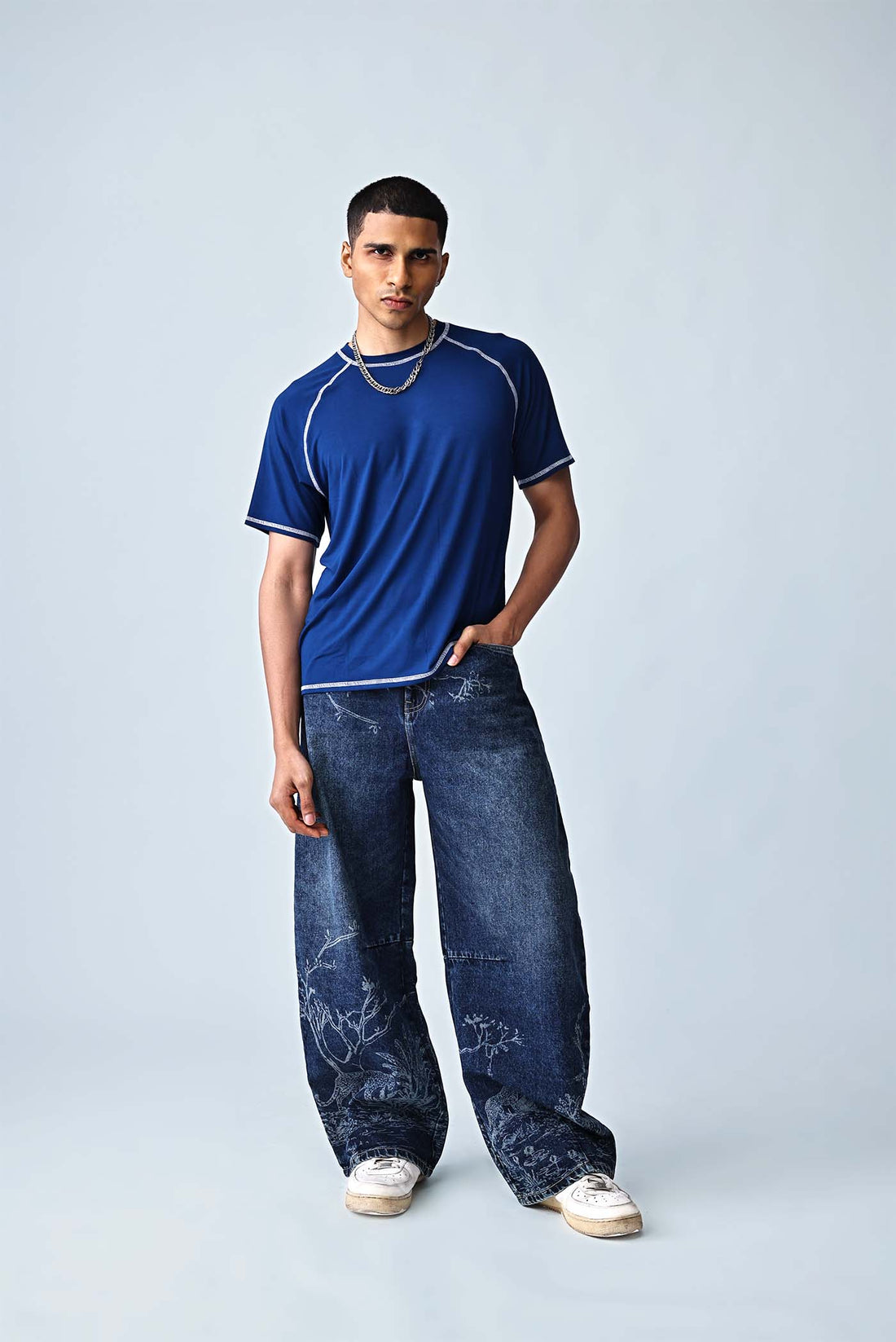 Carbon barrel fit mid-rise jeans for men